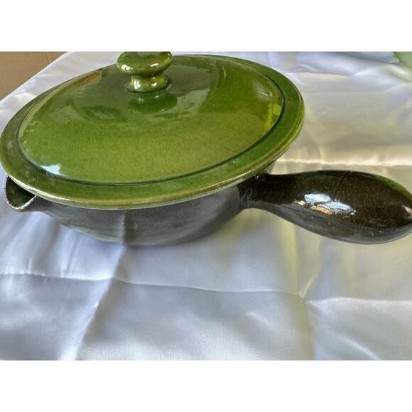 Vintage Mid-Century Modern Olive Crockery Bowl with Lid and Pour Spout - Picture 9 of 10